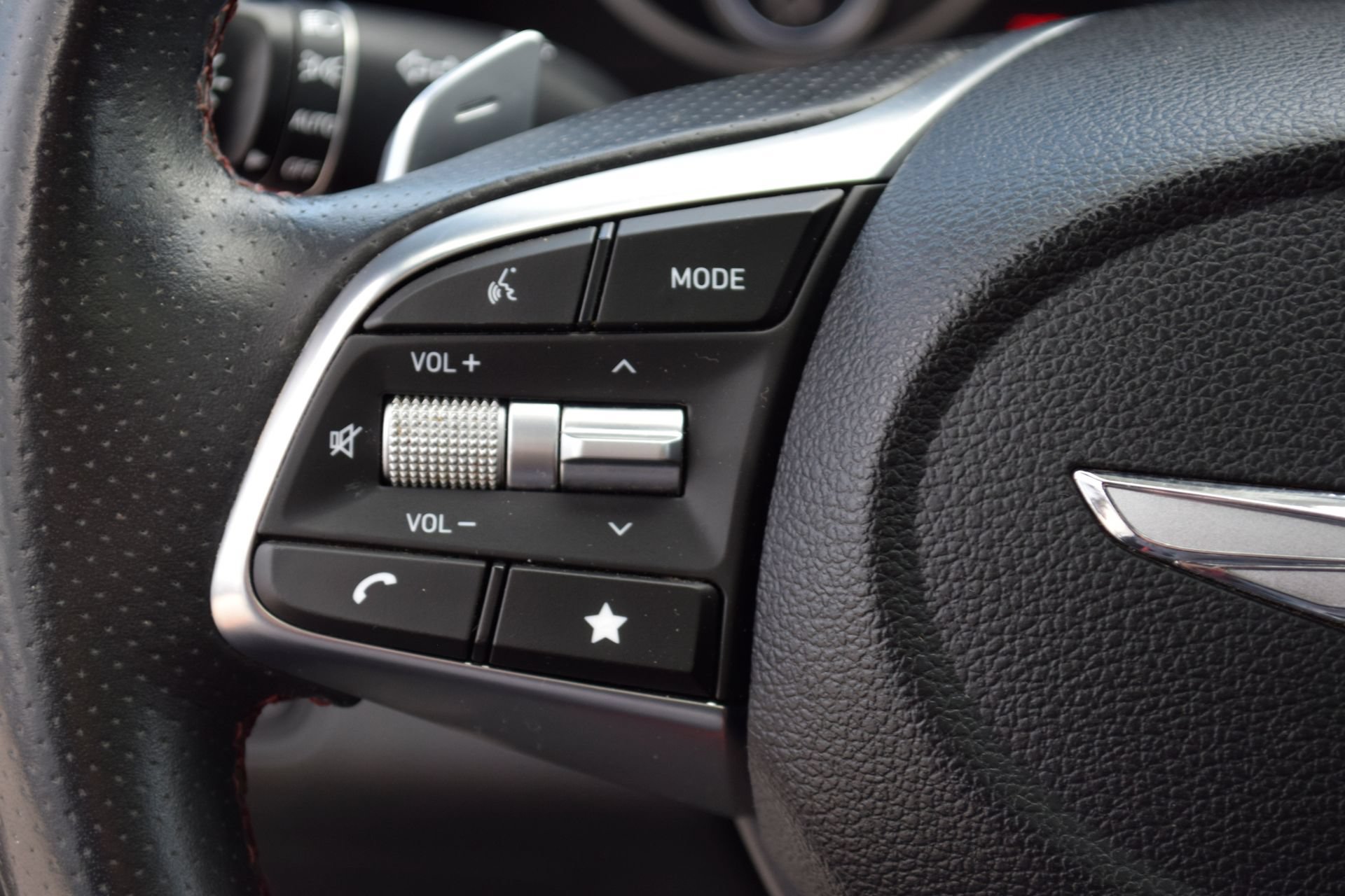 Used 2022 Genesis G70 3.3T Launch Edition RWD image 8