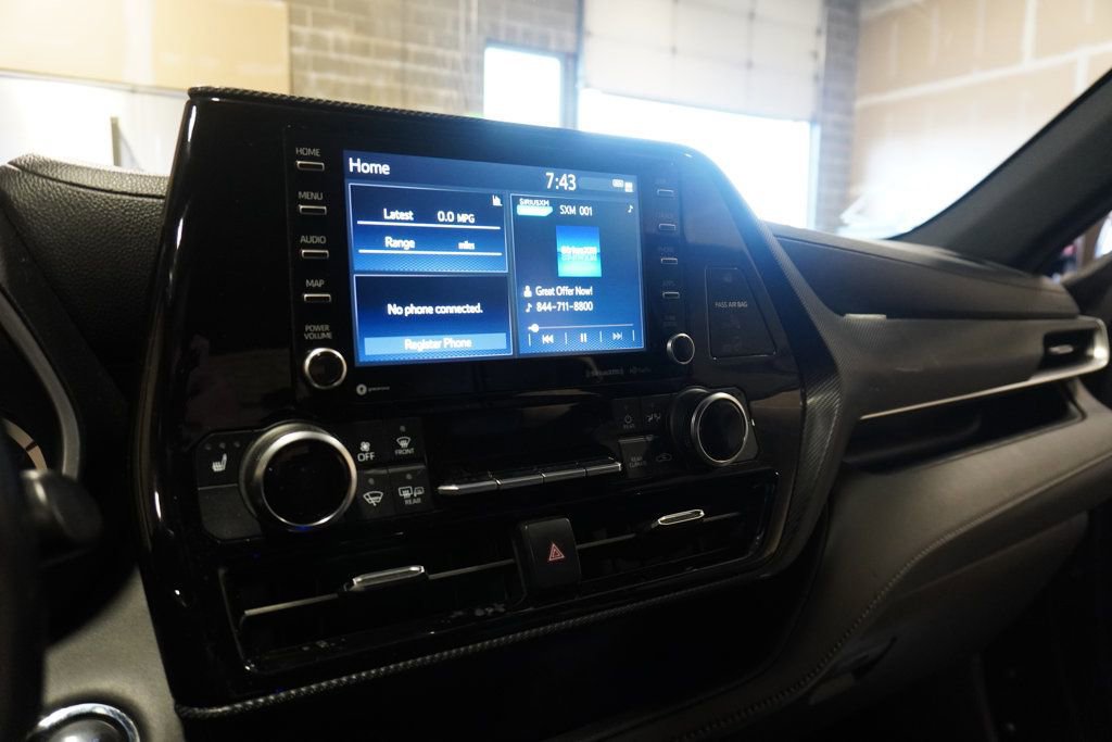 Used 2022 Toyota Highlander XSE AWD/4WD image 16