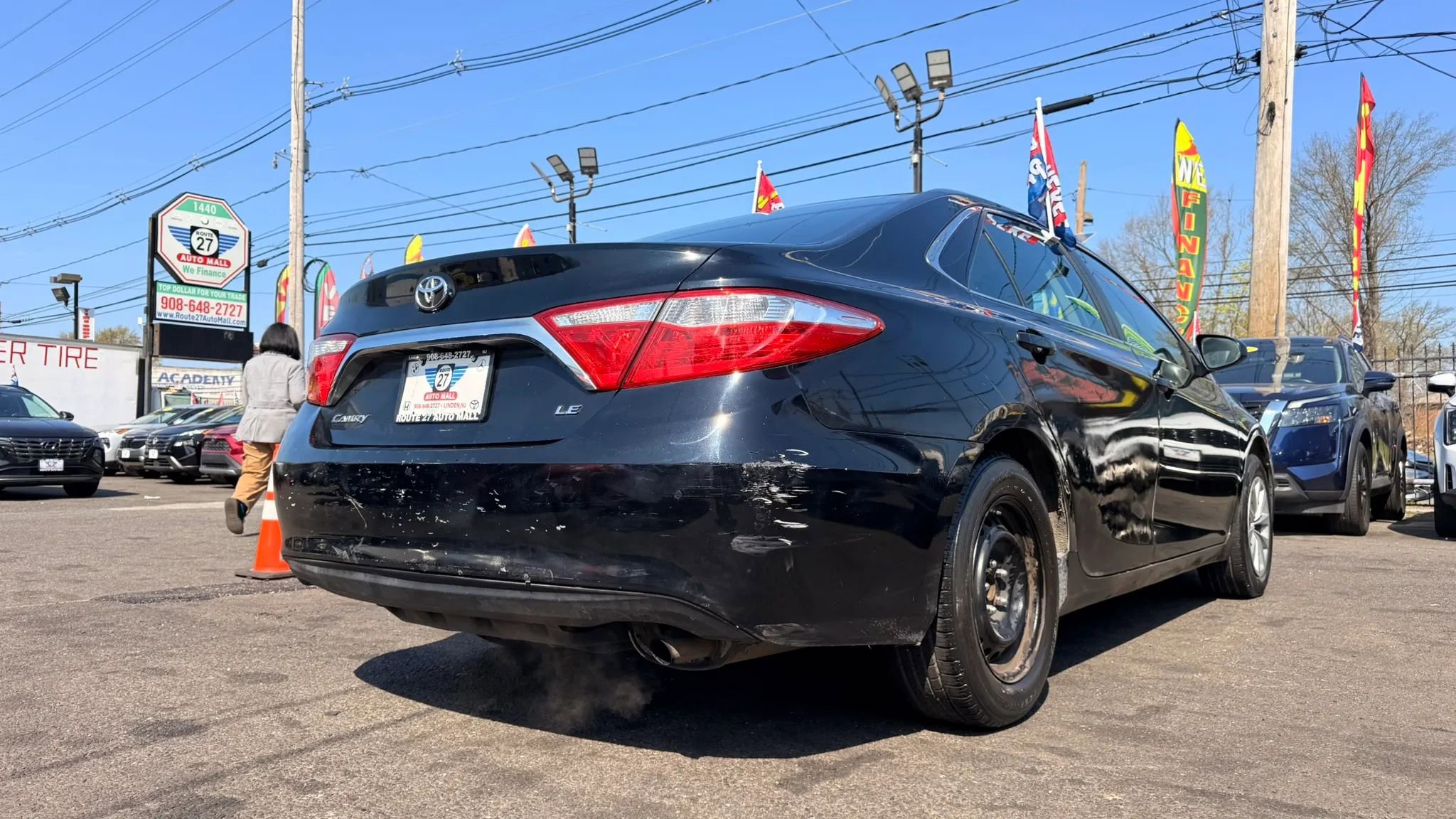 Used 2016 Toyota Camry LE FWD image 9