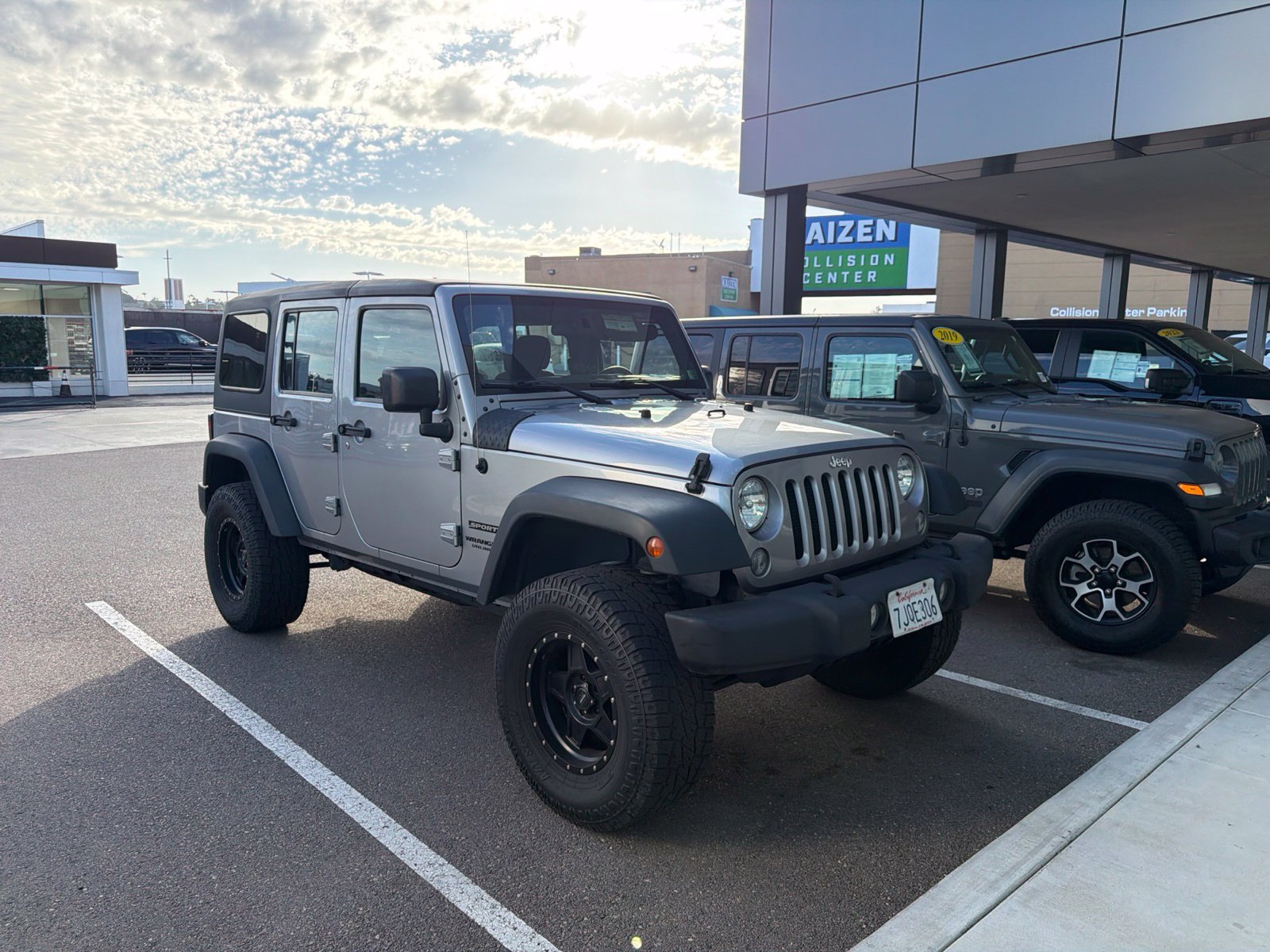 Used 2015 Jeep Wrangler Unlimited Sport AWD/4WD image 2
