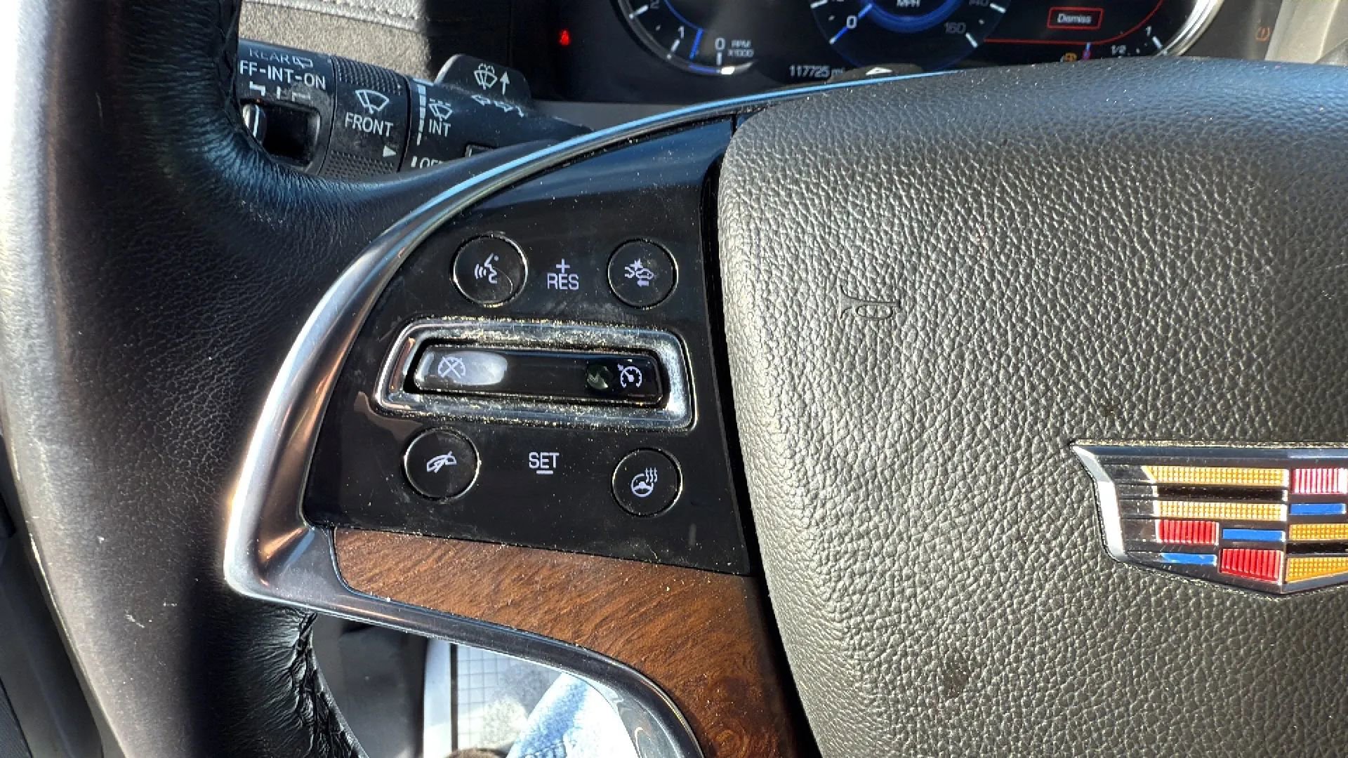 Used 2020 Cadillac Escalade Premium Luxury image 27