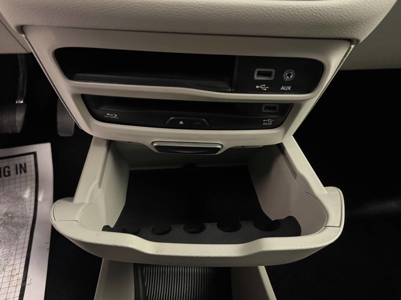 Used 2018 Chrysler Pacifica Touring-L Plus image 41