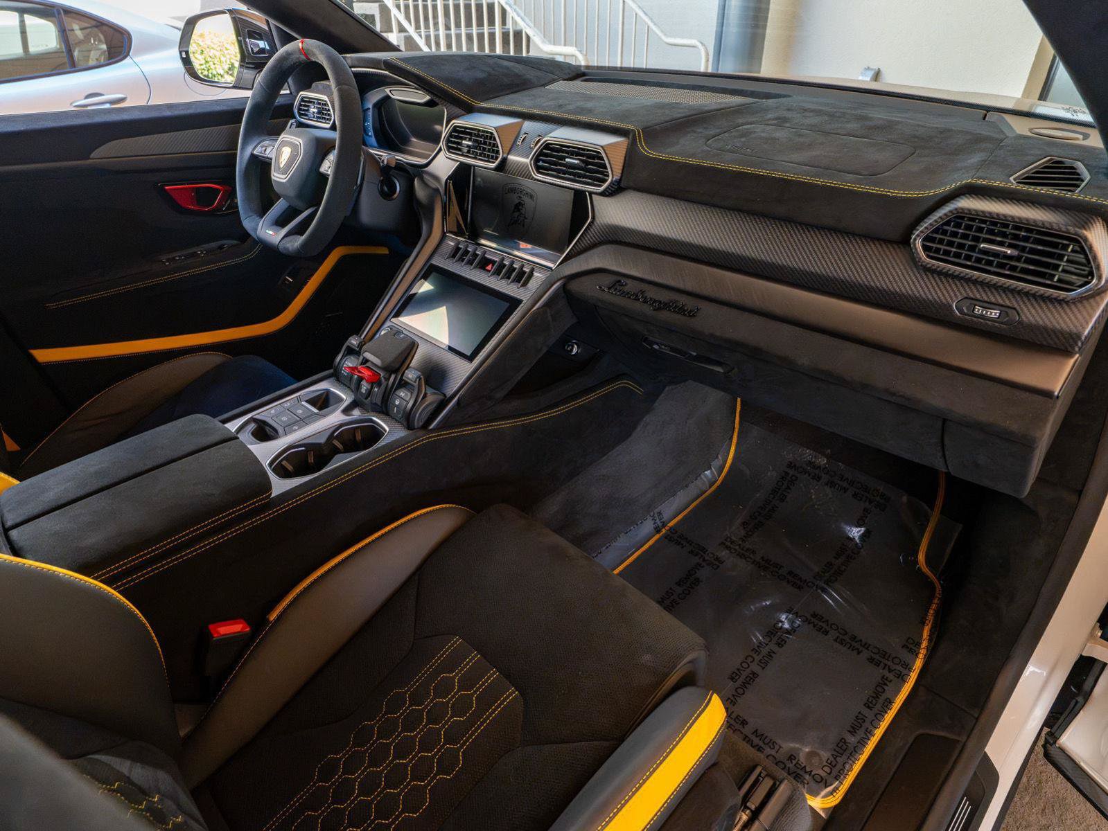 Used 2024 Lamborghini Urus Performante AWD/4WD image 24