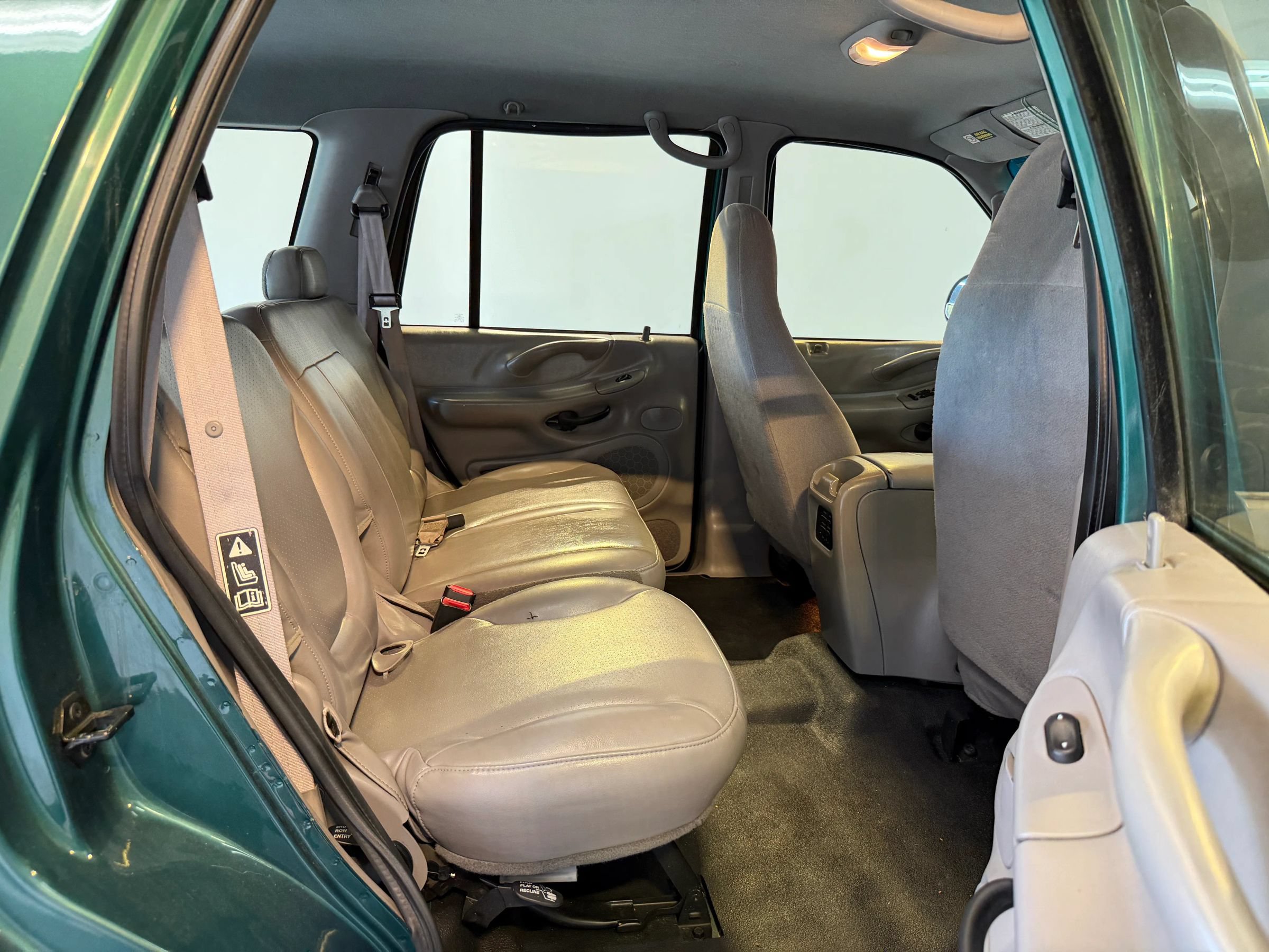 Used 2000 Ford Expedition XLT AWD/4WD image 27