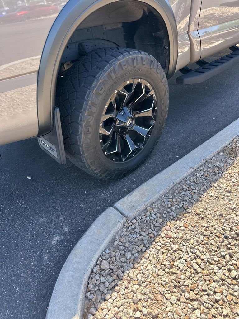 Used 2023 Nissan Titan PRO-4X w/ Pro-4x Convenience Package AWD/4WD image 7