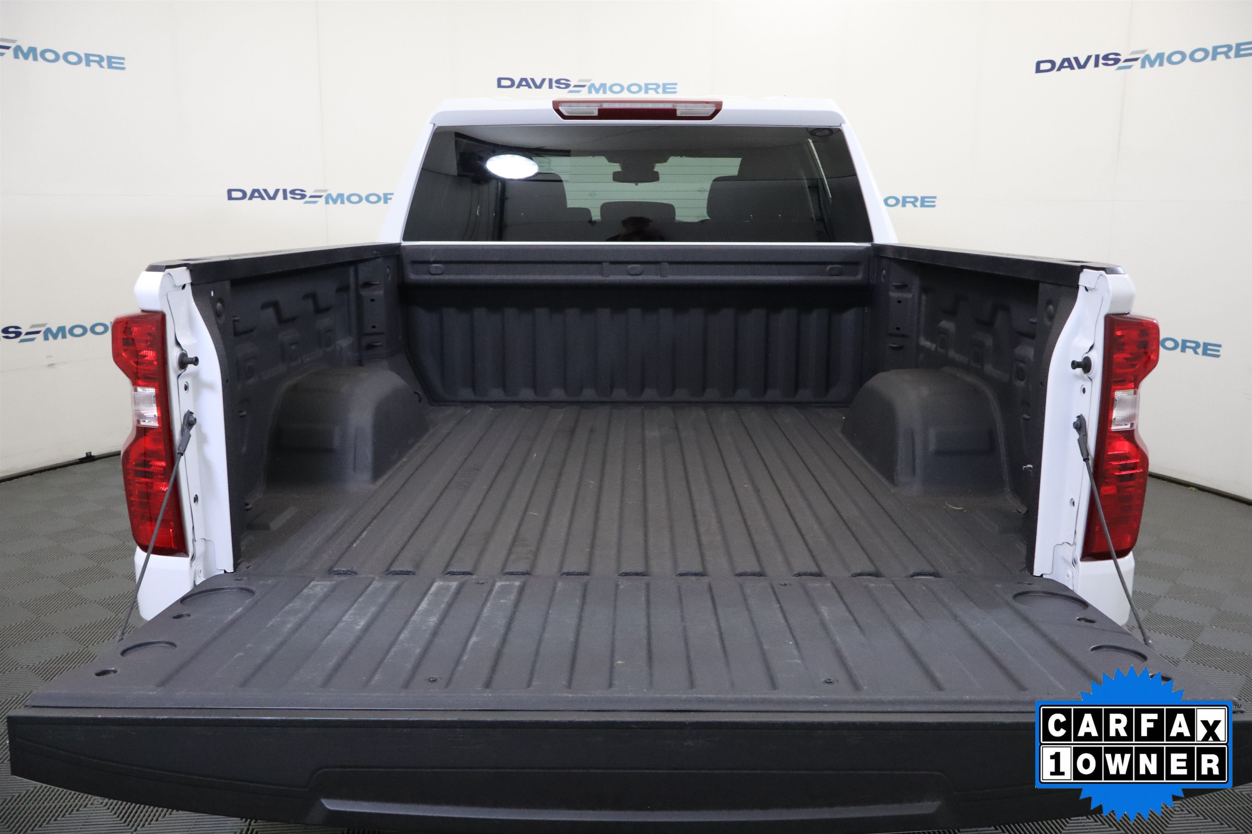 Used 2025 Chevrolet Silverado 1500 Custom w/ Turbomax Blackout Package AWD/4WD image 9