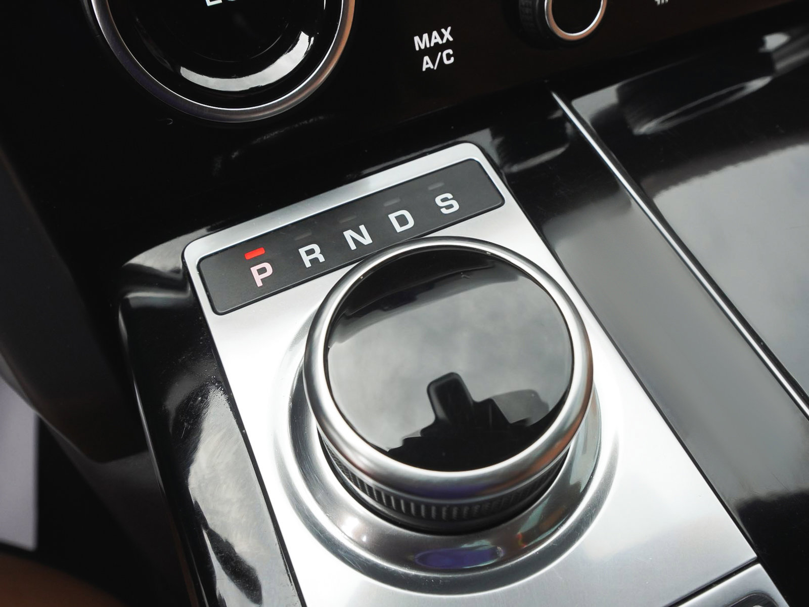 Used 2021 Land Rover Range Rover Autobiography Fifty Edition image 25
