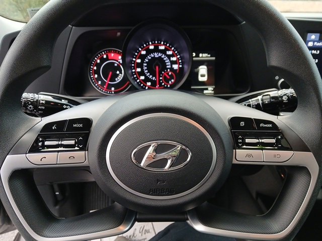 Used 2023 Hyundai Elantra SEL image 27