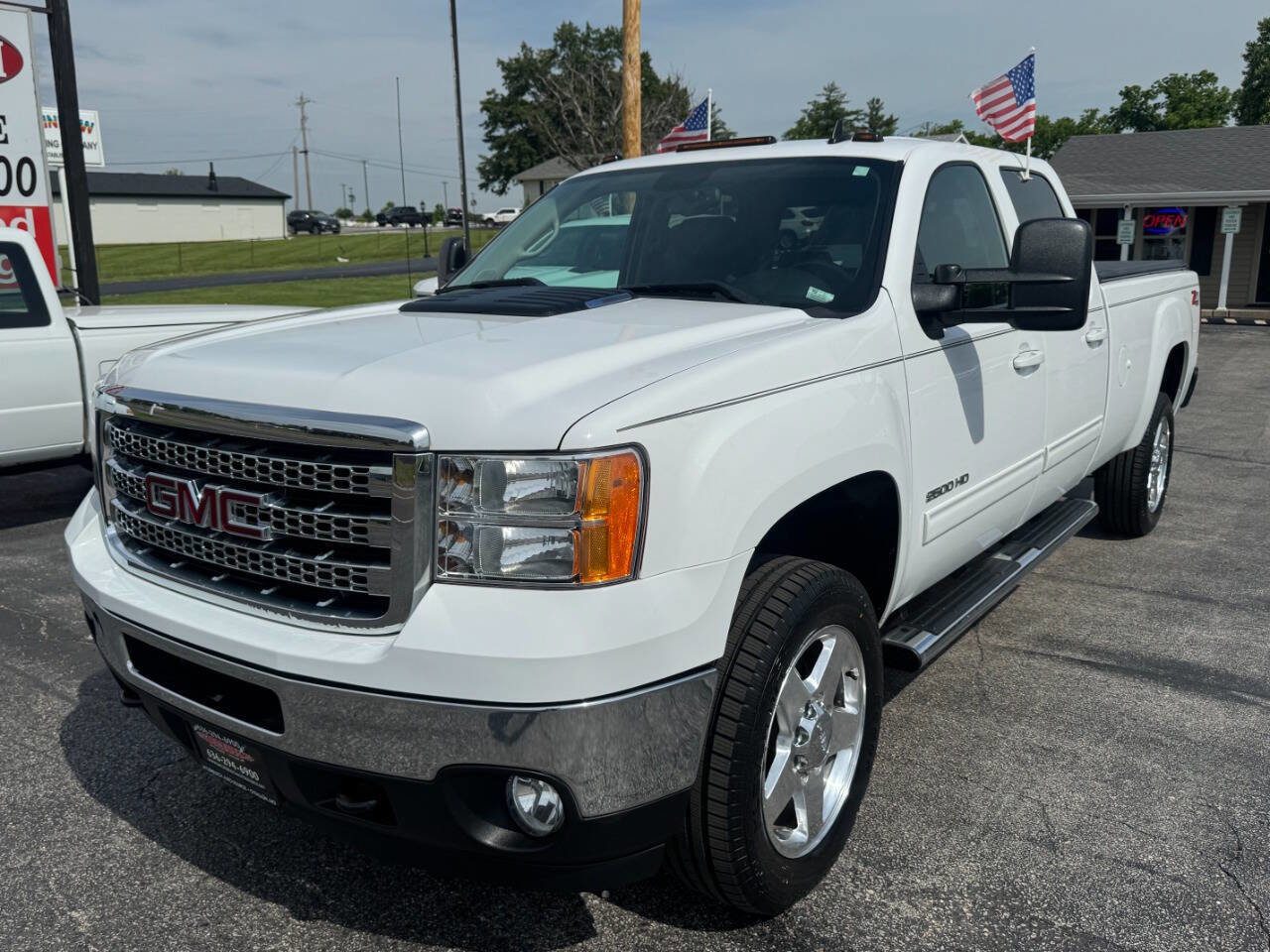 Used 2014 GMC Sierra 2500 SLT w/ SLT Convenience Package AWD/4WD image 2