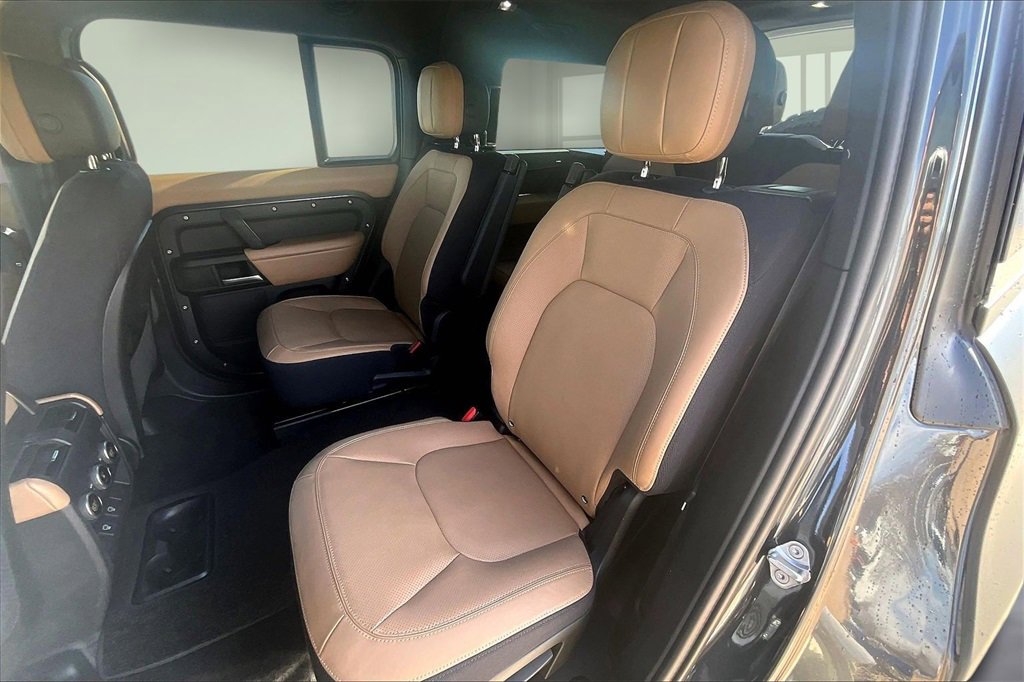 Used 2025 Land Rover Defender 130 V8 image 27