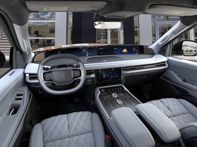 New 2026 Lincoln Navigator Black Label w/ Black Label Special Edition AWD/4WD image 9