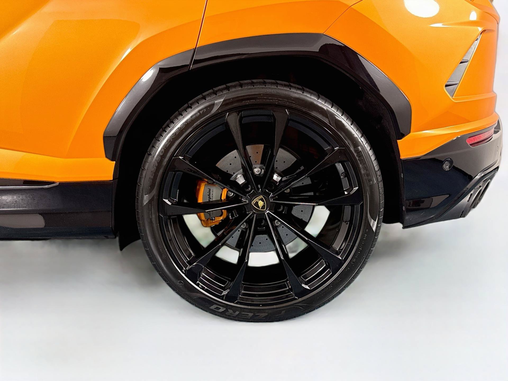 Used 2022 Lamborghini Urus AWD/4WD image 33