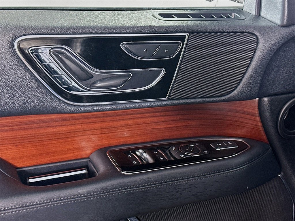 Used 2022 Lincoln Navigator L 4WD image 25