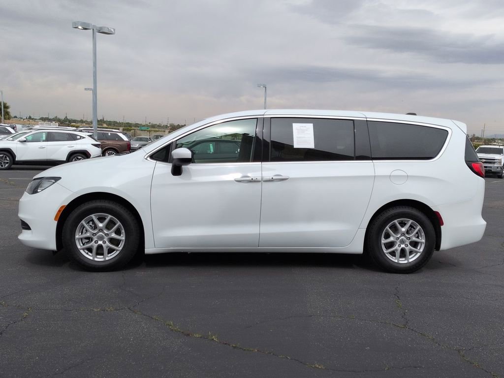 Used 2023 Chrysler Voyager LX image 16