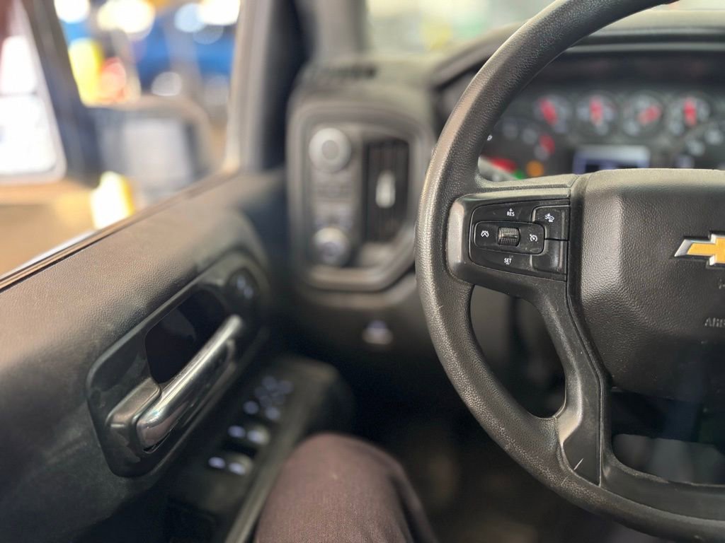 Used 2025 Chevrolet Silverado 2500 Custom w/ Custom Value Package image 7