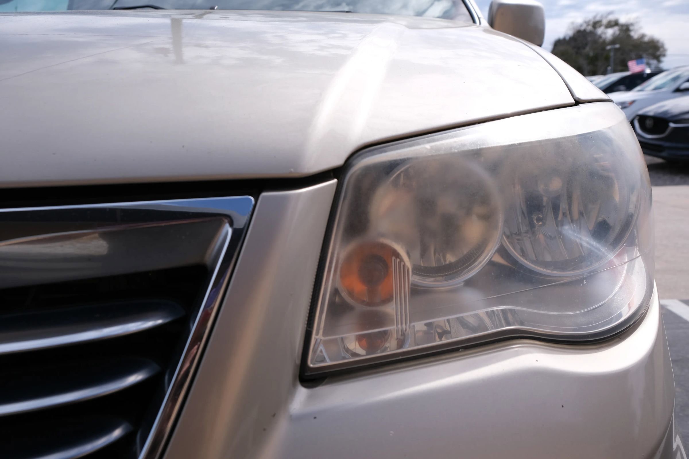 Used 2015 Chrysler Town & Country Touring image 9