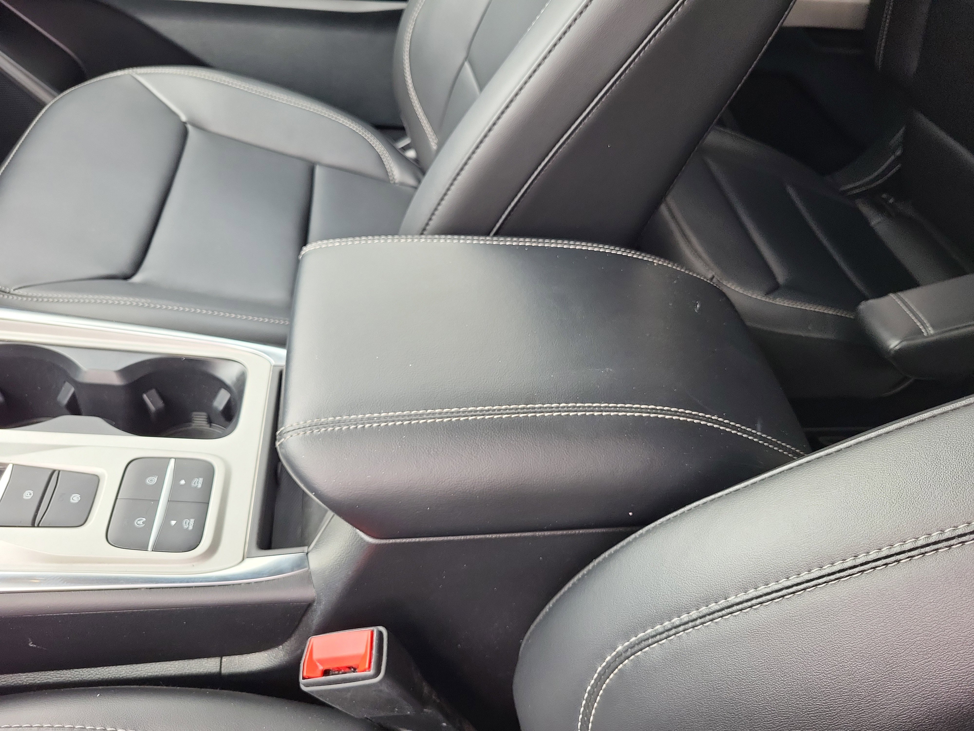 Used 2024 Ford Explorer XLT w/ Equipment Group 202A image 26