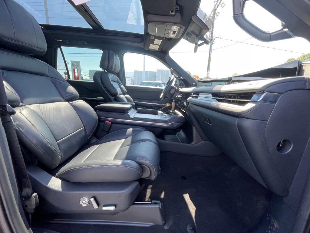 New 2025 Lincoln Navigator L Reserve w/ Jet Appearance Package image 24