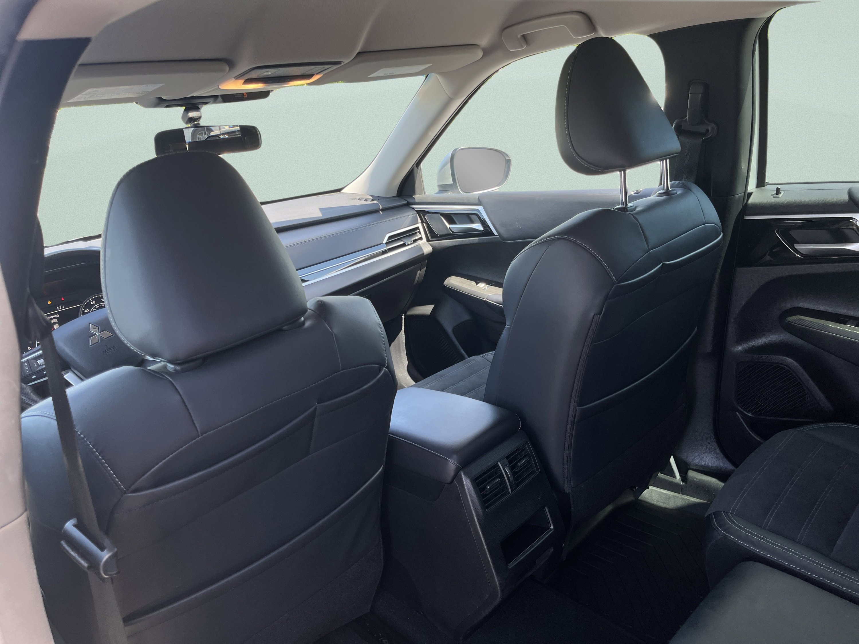 Used 2023 Mitsubishi Outlander SE AWD/4WD image 24