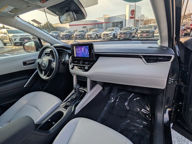 Used 2025 Toyota Corolla Cross LE image 21