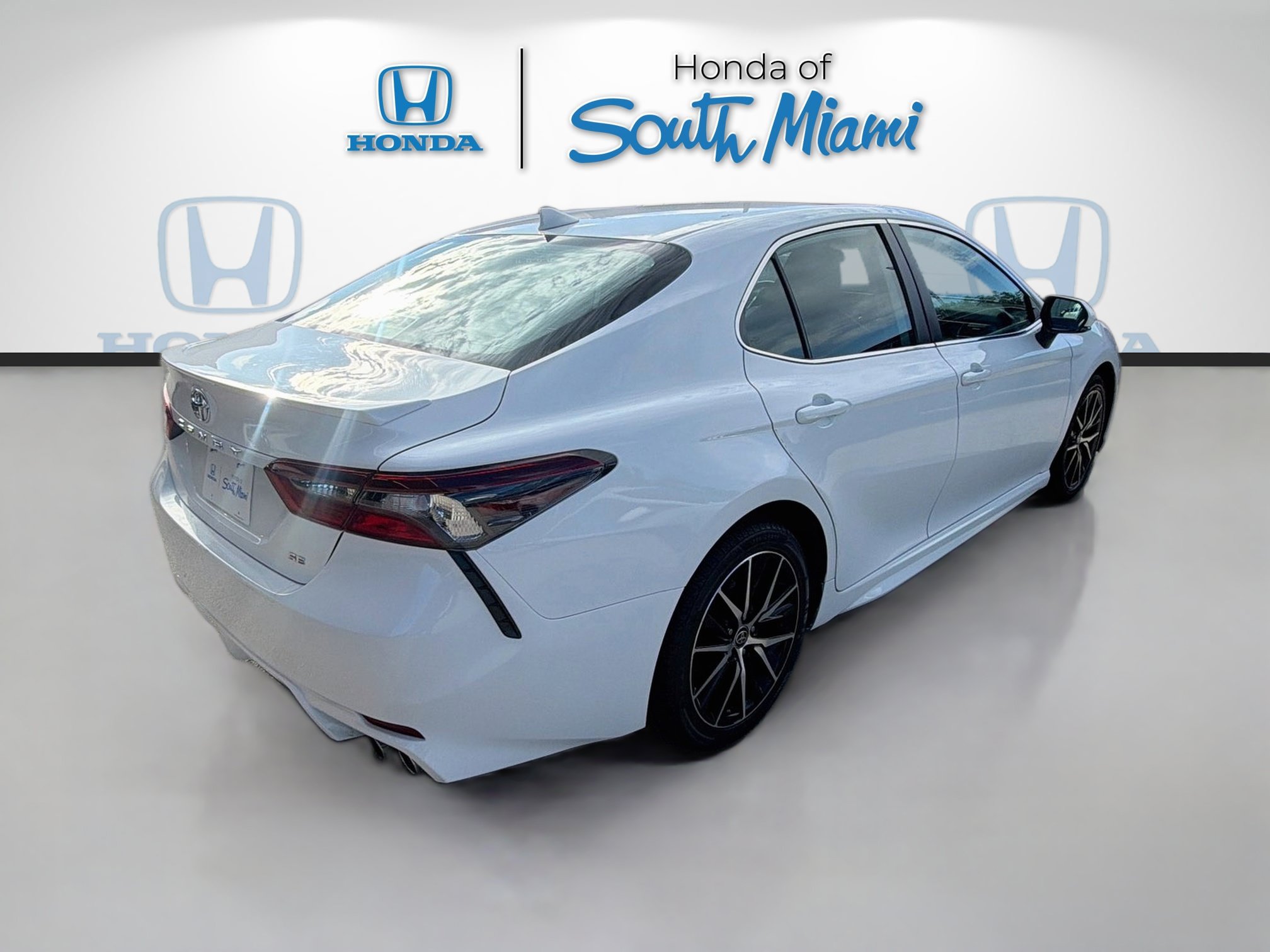 Used 2023 Toyota Camry SE FWD image 7
