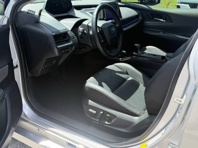 Used 2024 Toyota Prius XLE FWD image 12