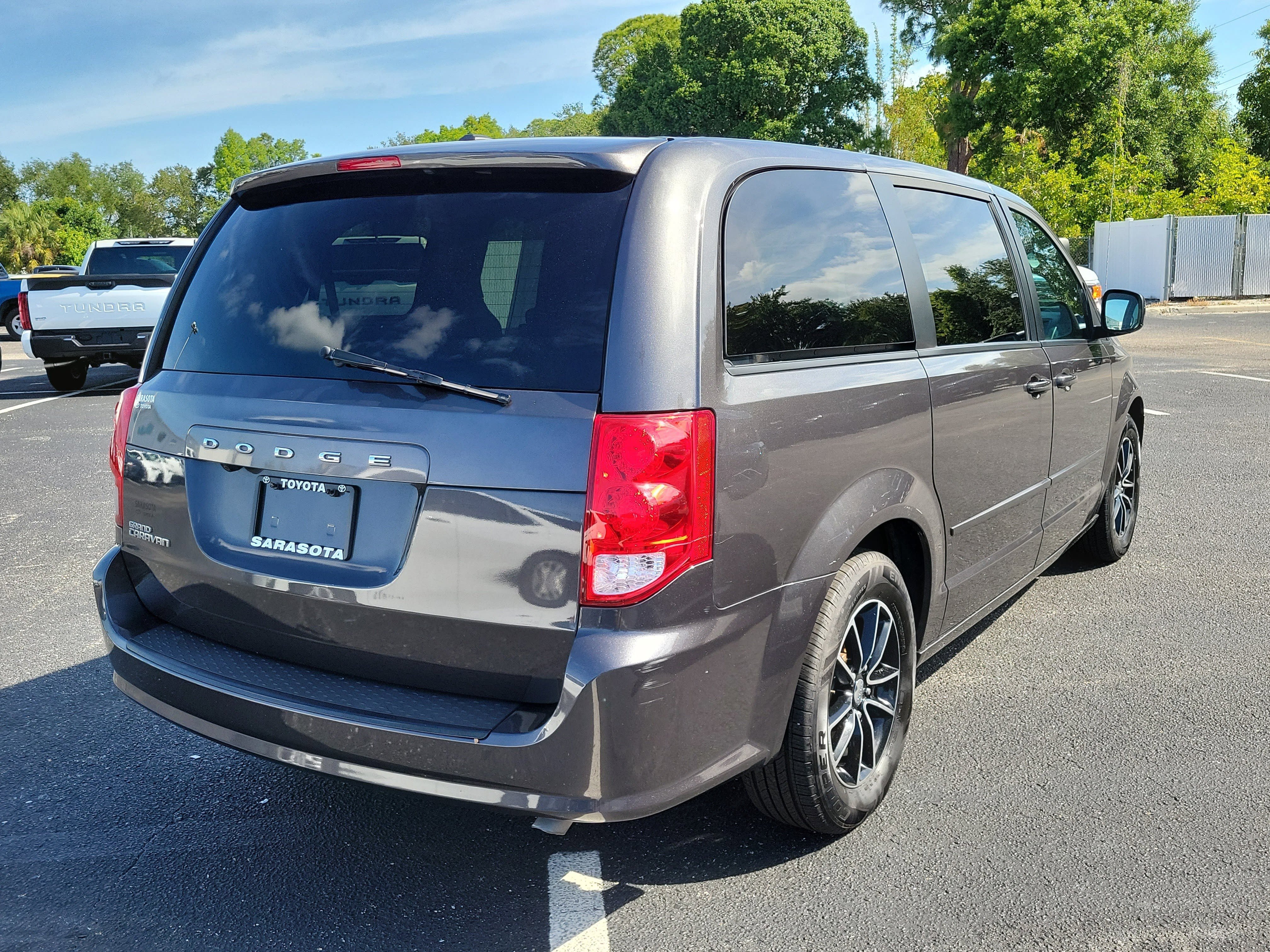 Used 2016 Dodge Grand Caravan SXT FWD image 7