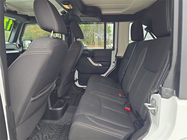 Used 2017 Jeep Wrangler Unlimited Sahara w/ Connectivity Group image 13