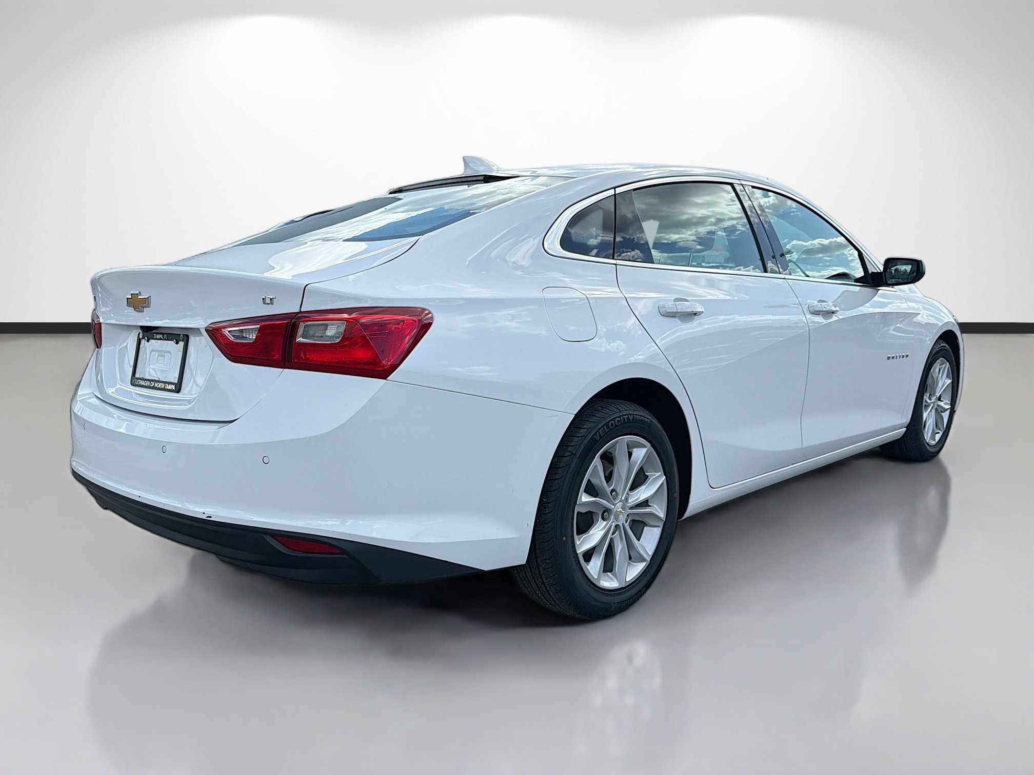 Used 2025 Chevrolet Malibu LT image 3