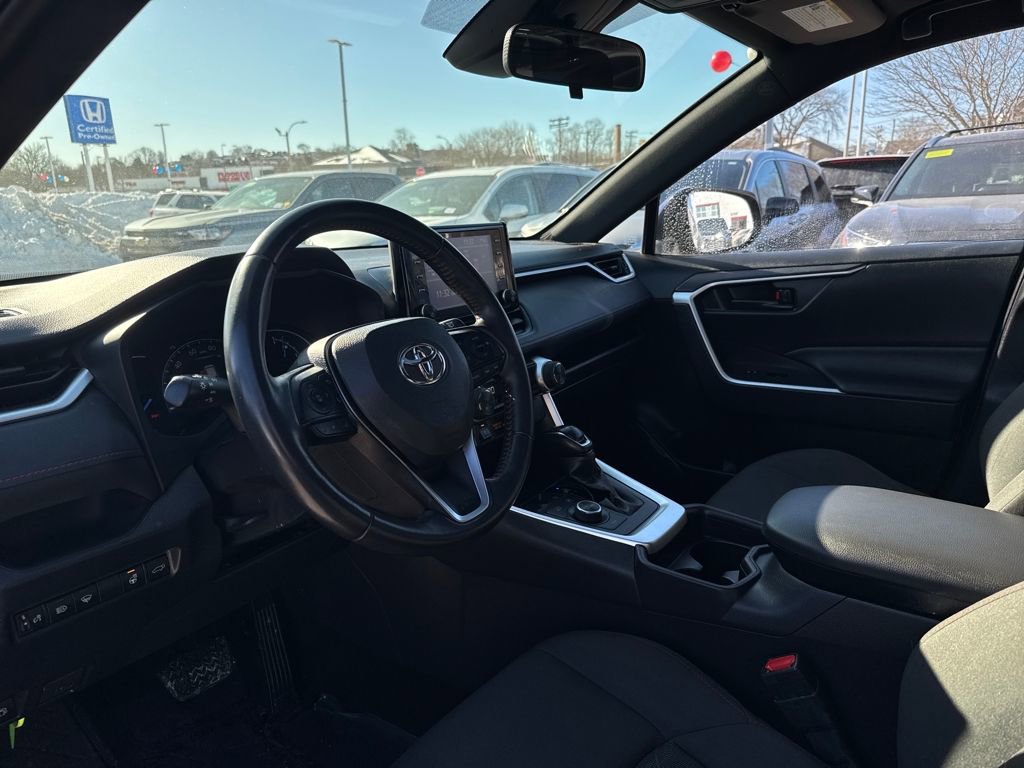 Used 2021 Toyota RAV4 SE image 15