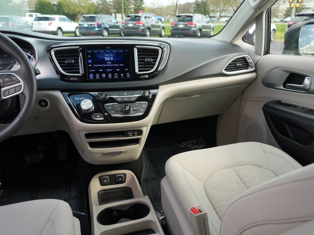 Used 2017 Chrysler Pacifica Touring Plus FWD image 20
