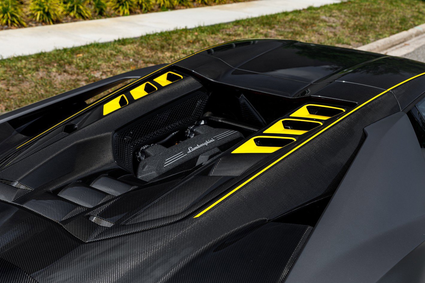 Used 2025 Lamborghini Revuelto AWD/4WD image 37
