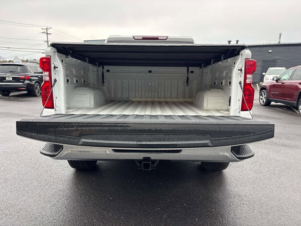 Used 2022 Chevrolet Silverado 1500 LT AWD/4WD image 7