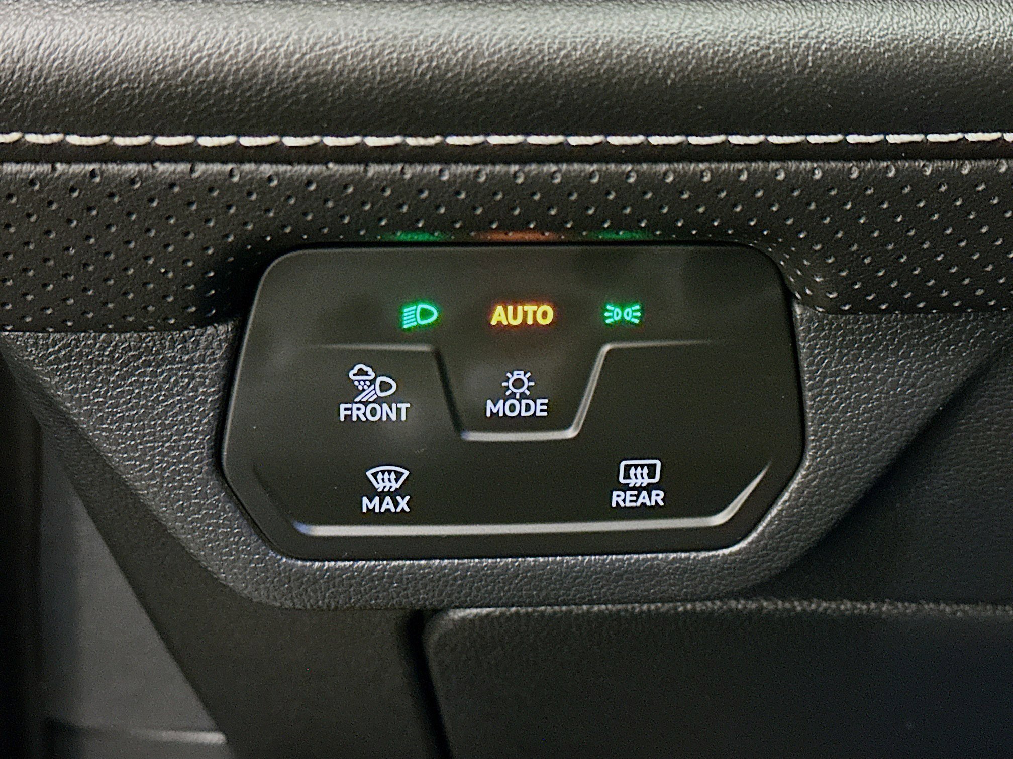 Used 2024 Volkswagen Atlas SE image 17