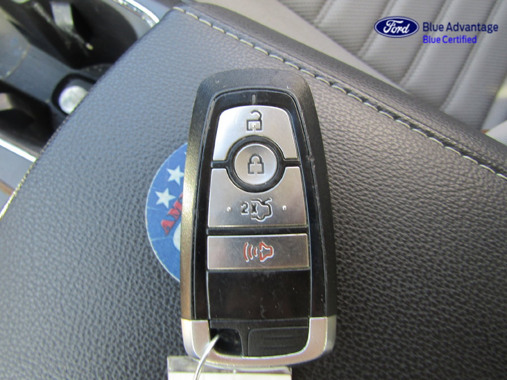Used 2019 Ford Fusion SE FWD image 14