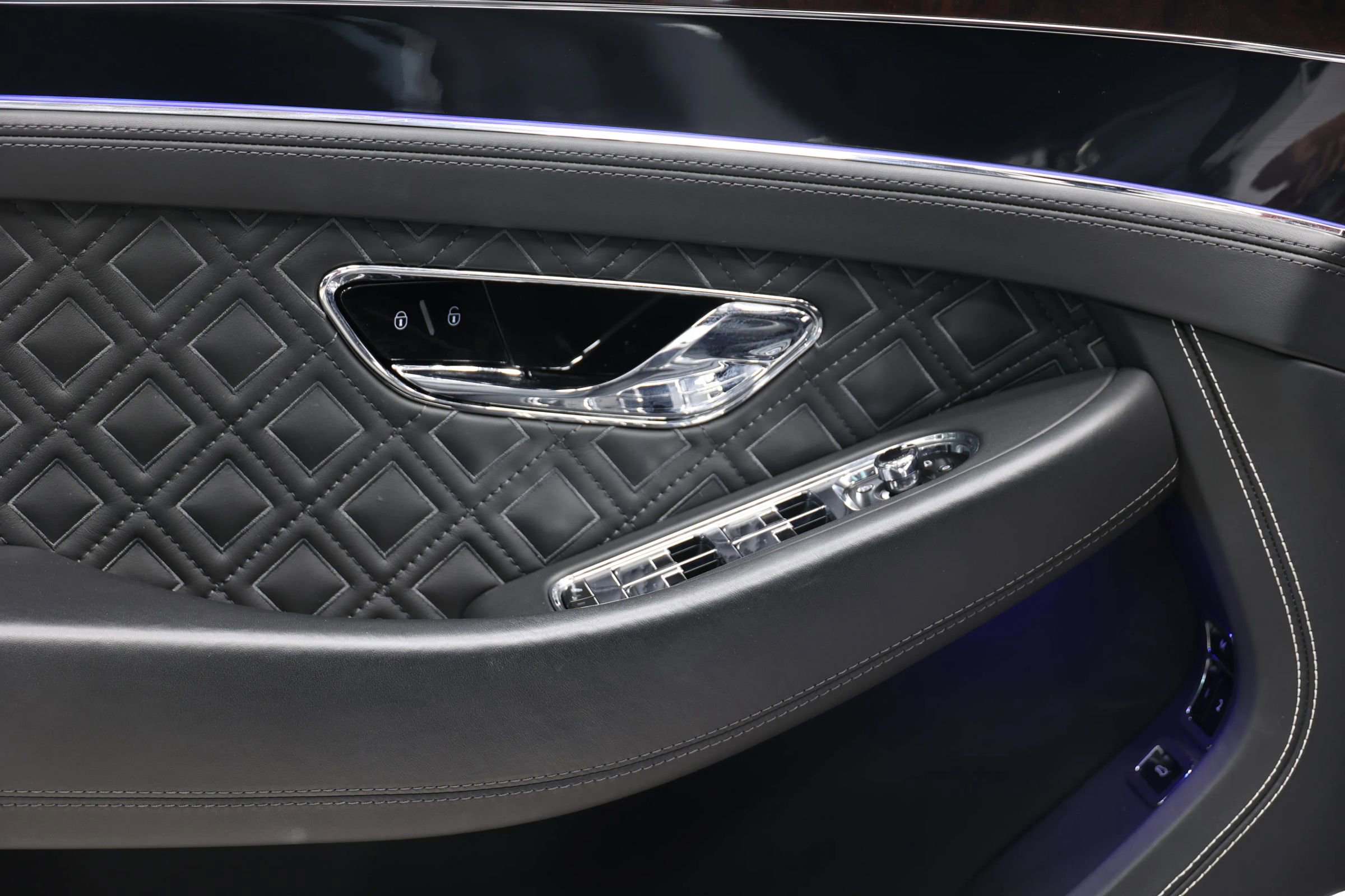 Used 2020 Bentley Continental GT image 12