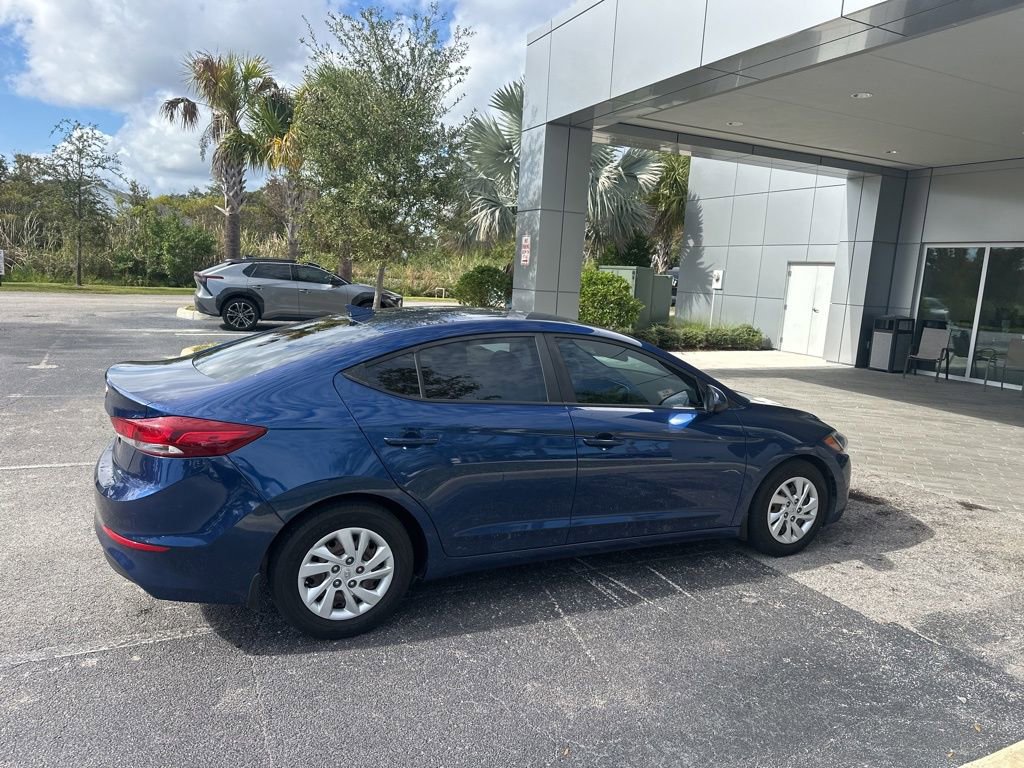 Used 2018 Hyundai Elantra SE w/ SE Connectivity Package 04 image 2
