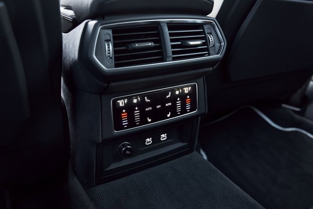 Used 2025 Lamborghini Urus SE image 50