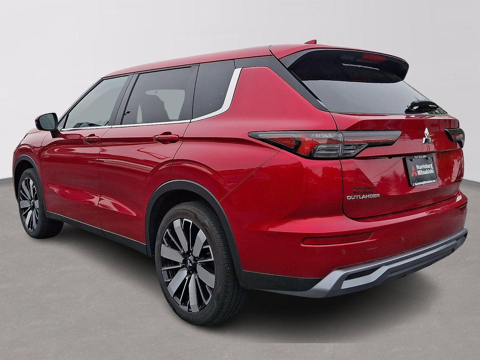Used 2025 Mitsubishi Outlander SE FWD image 4
