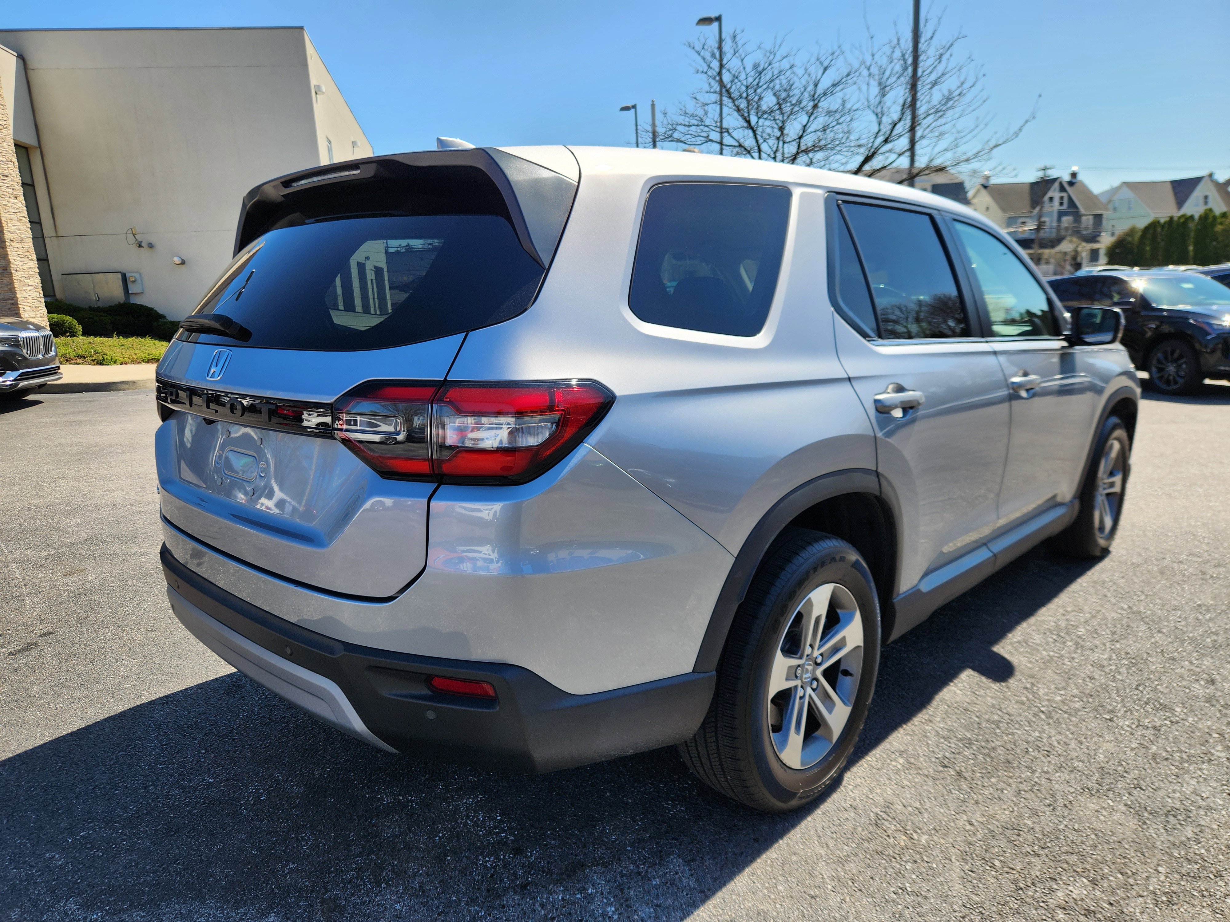 Used 2023 Honda Pilot EX-L image 4