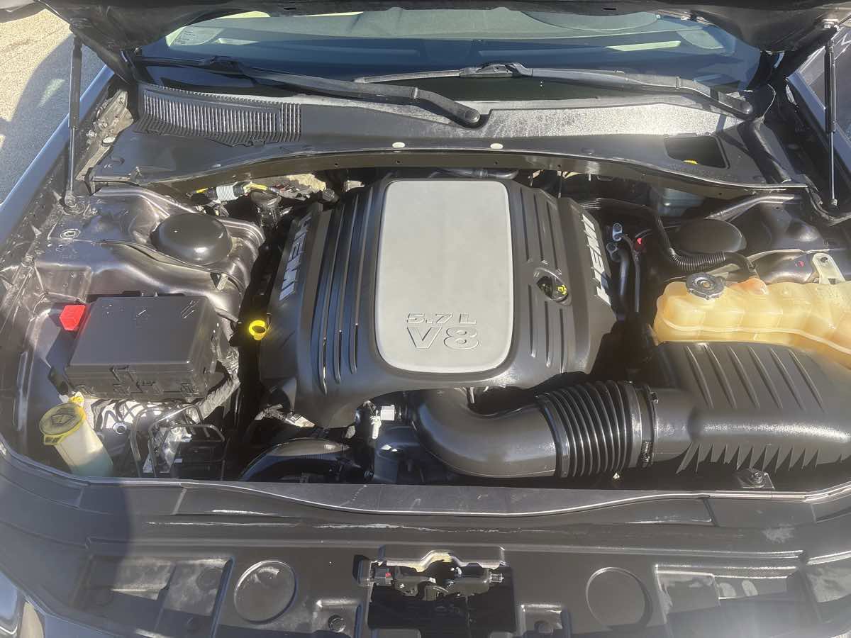 Used 2014 Chrysler 300 C image 31