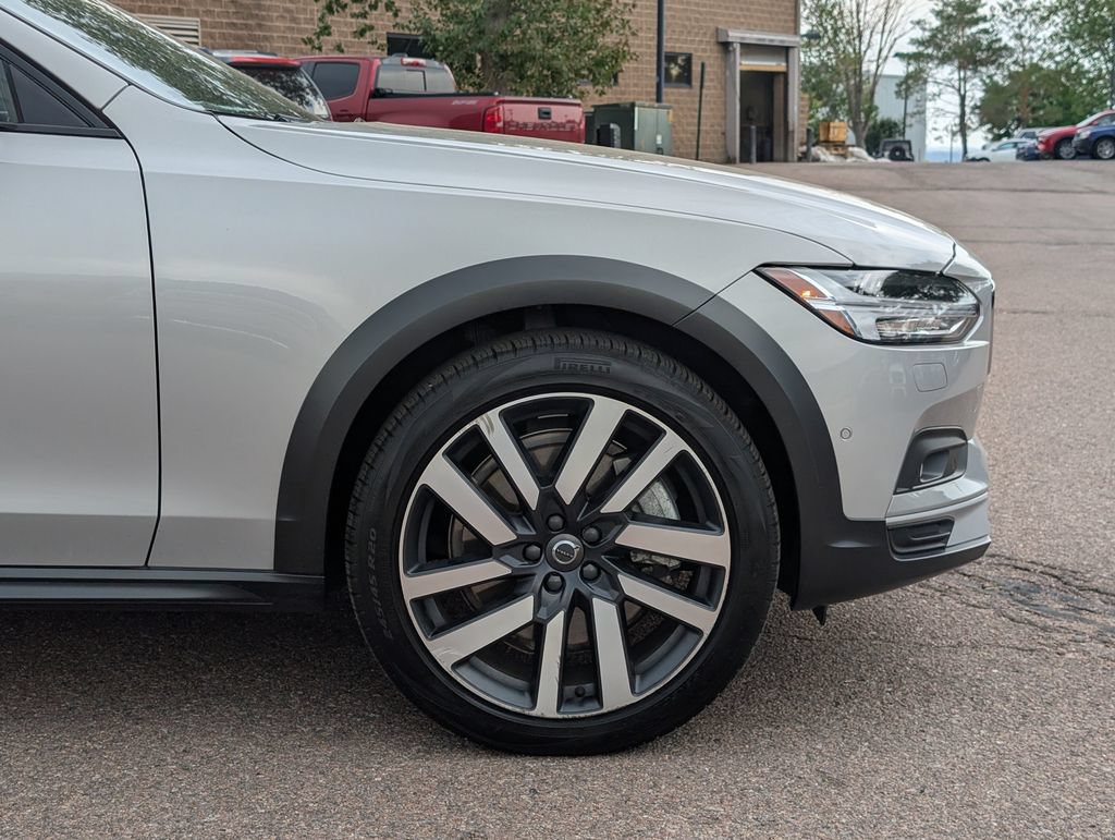 Used 2023 Volvo V90 B6 Cross Country Ultimate AWD/4WD image 9