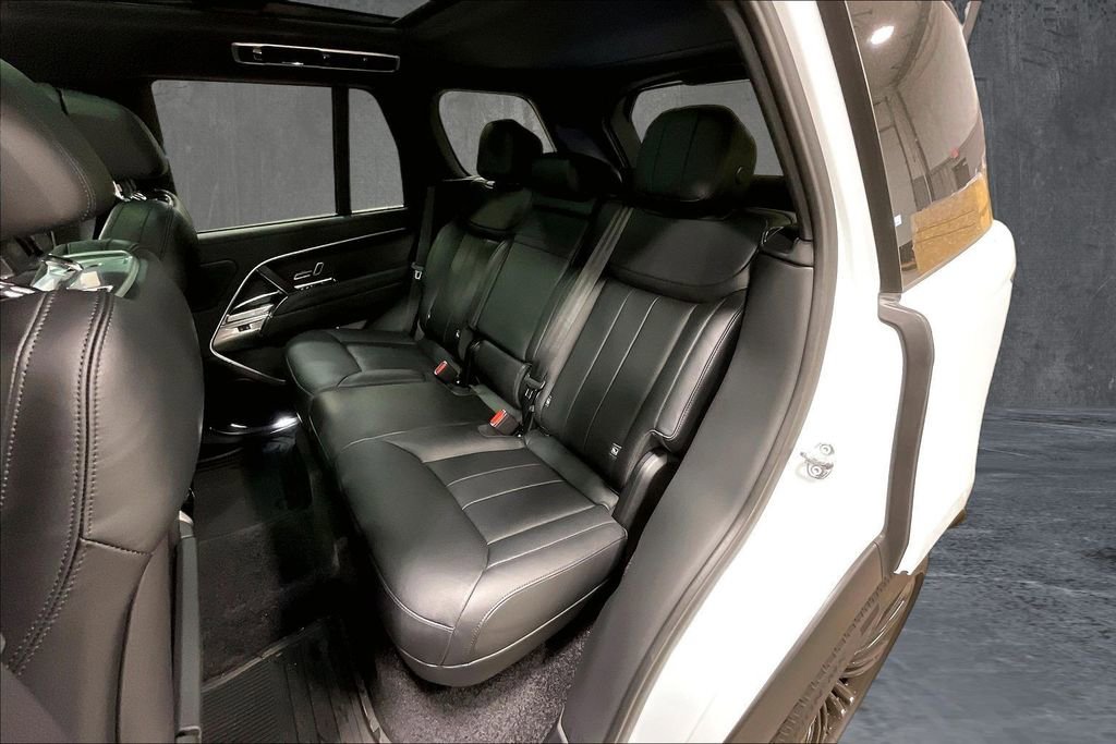Used 2025 Land Rover Range Rover SE image 22