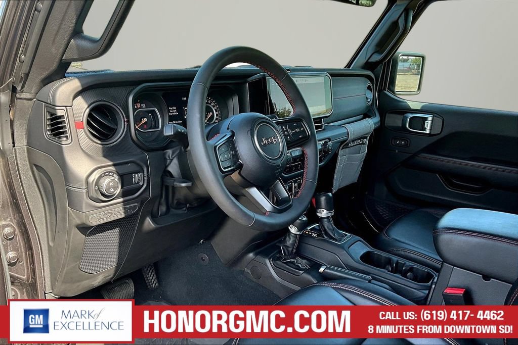 Used 2024 Jeep Gladiator Rubicon w/ Technology Group AWD/4WD image 17