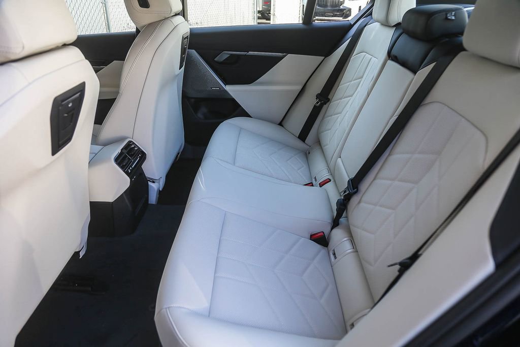 New 2026 BMW i5 eDrive40 w/ M Sport Package RWD image 15