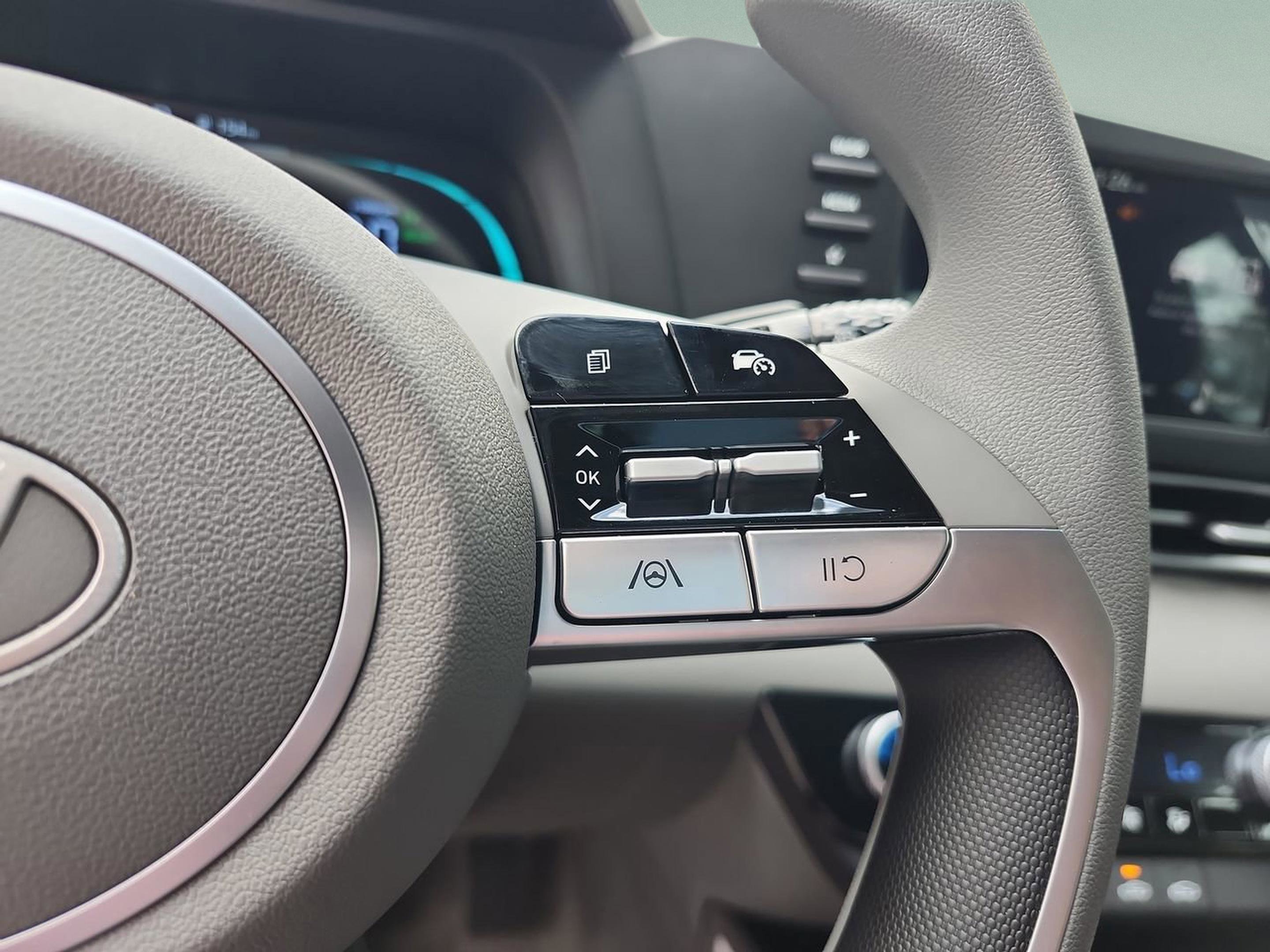 New 2026 Hyundai Elantra Hybrid FWD image 30
