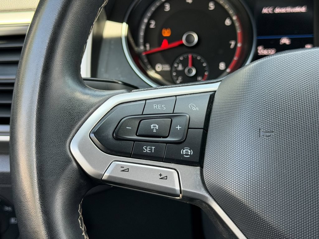 Used 2021 Volkswagen Atlas Cross Sport SE AWD/4WD image 30