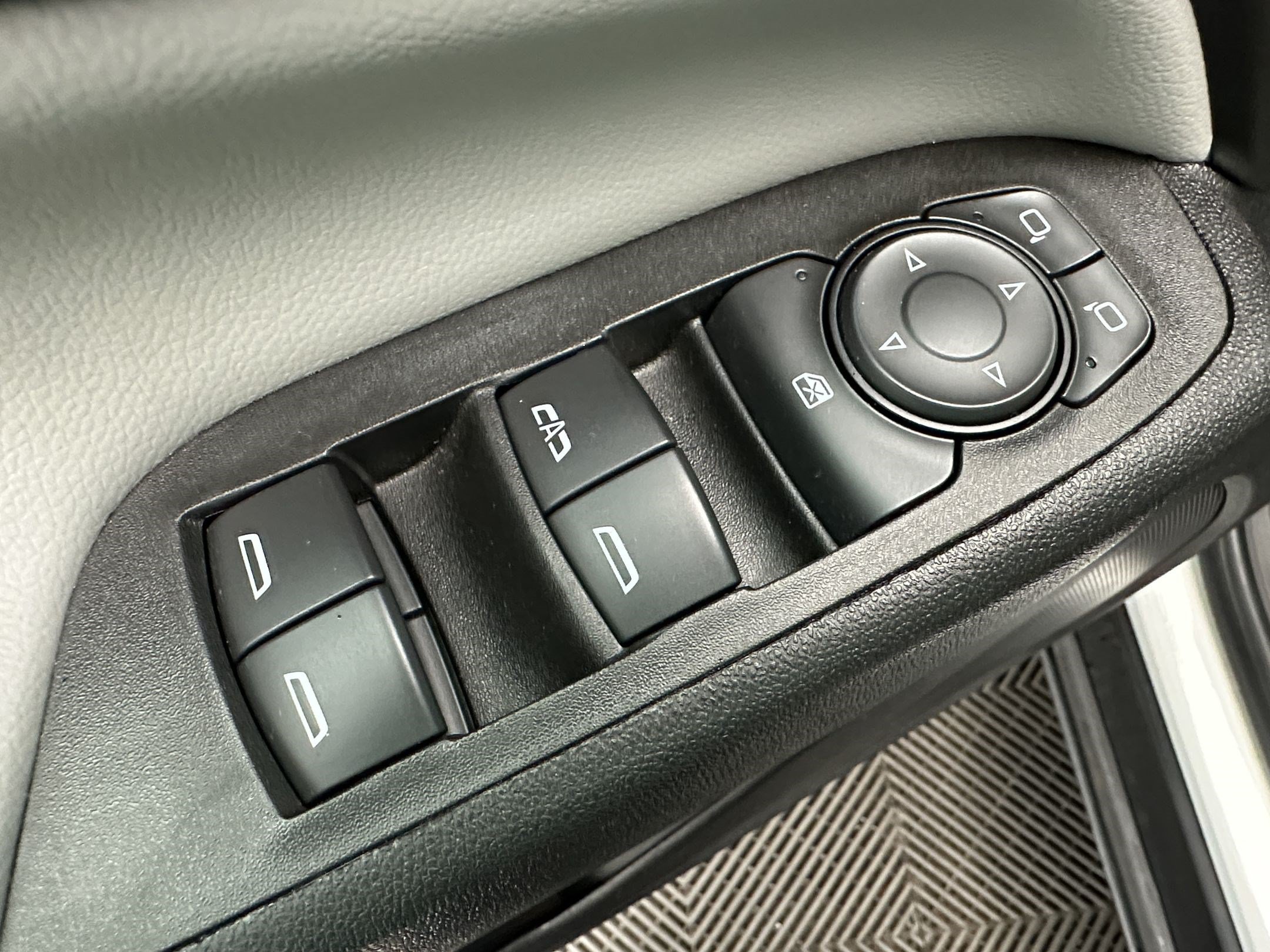 Certified 2021 Chevrolet Equinox LS AWD/4WD image 14