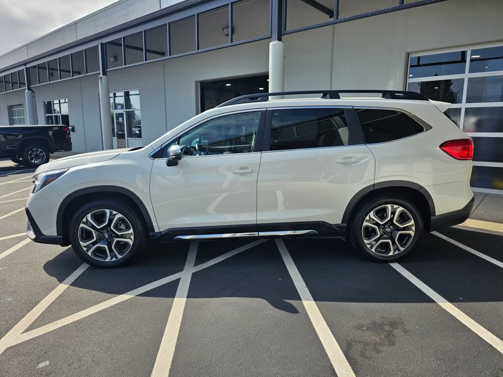 Used 2023 Subaru Ascent Limited w/ Technology Package AWD/4WD image 2