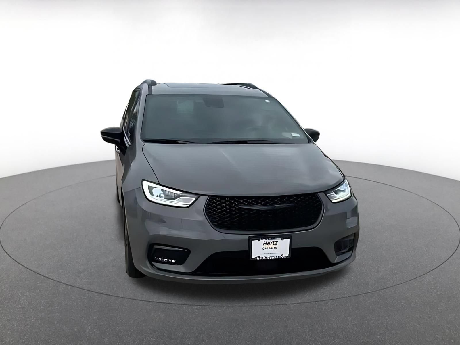 Used 2025 Chrysler Pacifica Limited FWD image 3